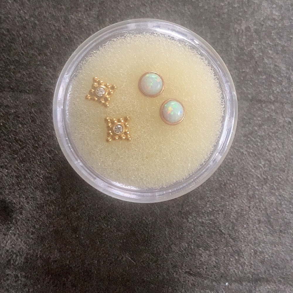 Body Gems 4mm White Opal Cabochon Rose Gold Threadless End